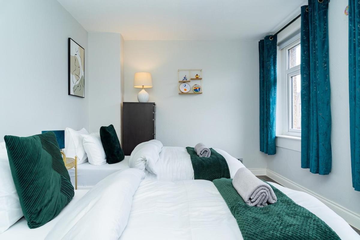 Apartment Luxury 2-bed Townhouse With Free Parking, Near