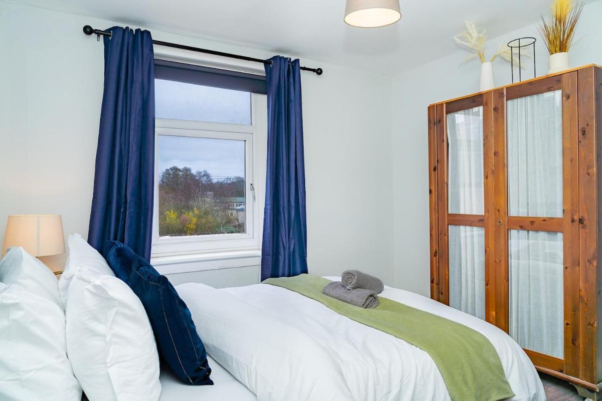 Luxury 2-bed Townhouse With Free Parking, Near