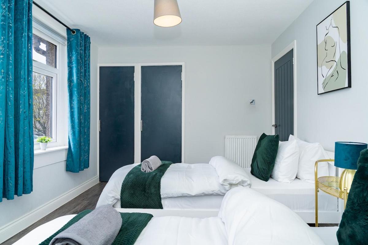 Luxury 2-bed Townhouse With Free Parking, Near *