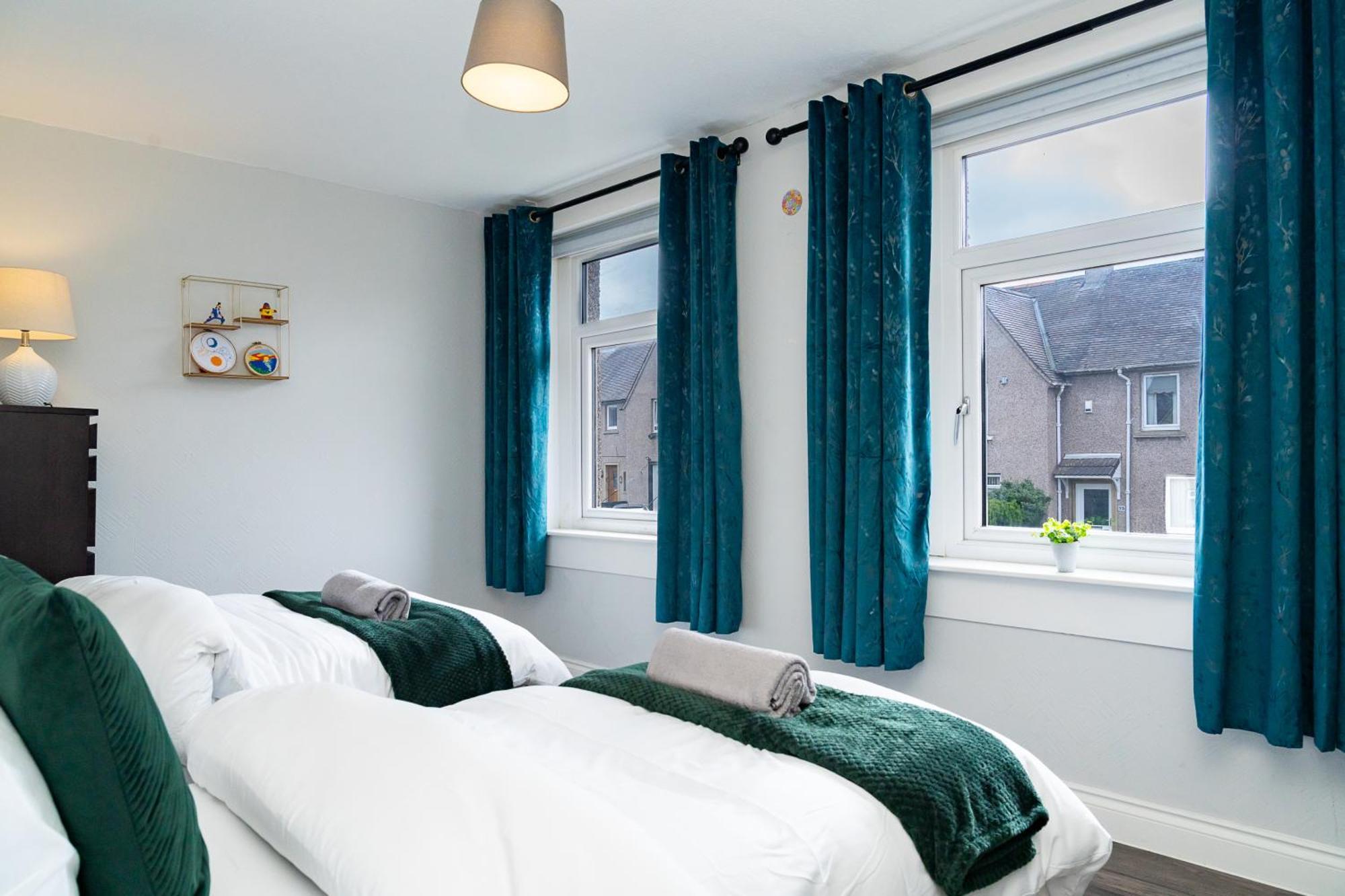 Luxury 2-bed Townhouse With Free Parking, Near Edinburgh